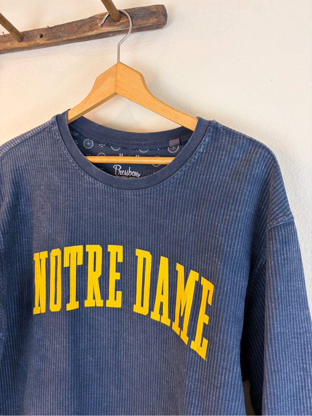 Pressbox Notre Dame Sweatshirt Medium Navy Blue Ribbed Pullover - Picture 2 of 6